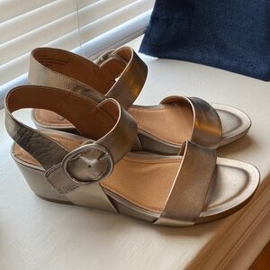 Sofft Women's Gold Dress Sandals